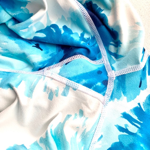 Fabletics Blue and White Patterned Leggings - Picture 4 of 8